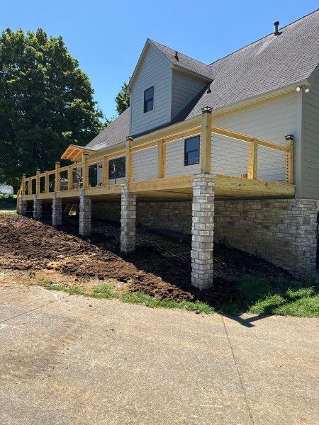 Bluegrass Finish exterior porch and deck project photo.