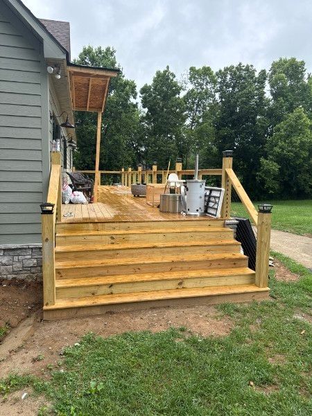 Bluegrass Finish porch and deck project exterior photo.